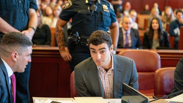 被告方欲排除证据,竟播放联合健康CEO杀人视频为Luigi Mangione辩护